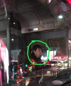 娱乐吃瓜酱坐公交车,揭秘明星幕后趣事